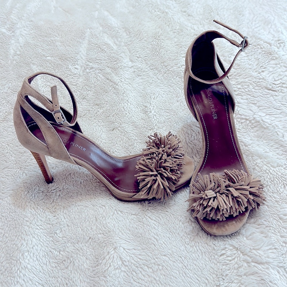 Donald J Pliner size 8 1/2 tan suede leather leather sole 3 3/4 inch heel